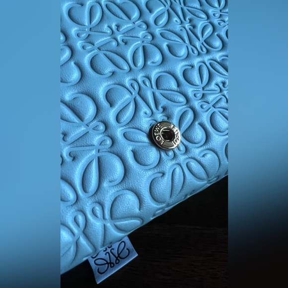 LOEWE ANAGRAM Imprinted Baby Blue Leather Gold Metal Snap Zip Coin Wallet - Picture 4 of 16